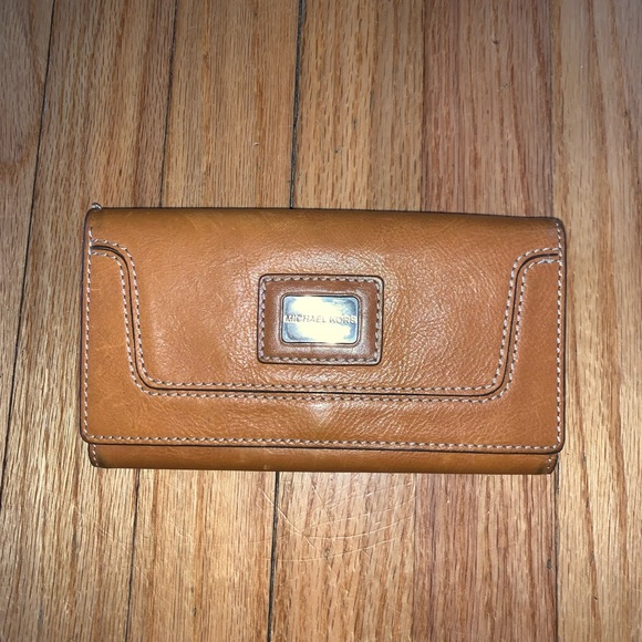 Michael Kors Brookville Carryall Continental Leather Wallet - Picture 1 of 5